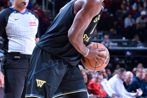 九游娱乐-巴特勒连续十五场比赛得分超过惊险取胜，勇士挑战极限！的简单介绍