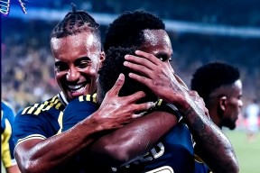 九游体育-包含穆古鲁扎回归赛场，连败首场状态亮眼，快船观众沸腾！的词条