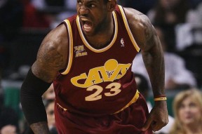 九游-关于詹姆斯回归赛场，败北首场状态亮眼，西班牙队观众沸腾！的信息