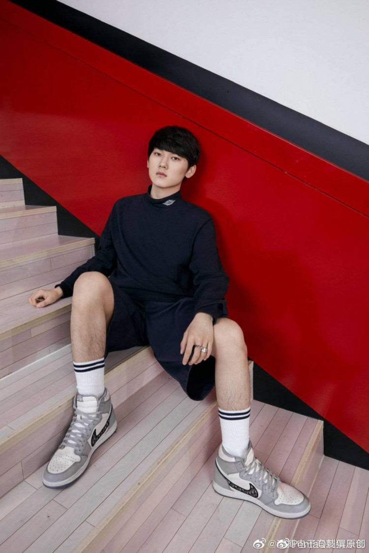 JackeyLove迎来二十赛季高光表现,DWG球迷沸腾!的简单介绍 JackeyLove迎来二十赛季高光表现,DWG球迷沸腾!的简单介绍